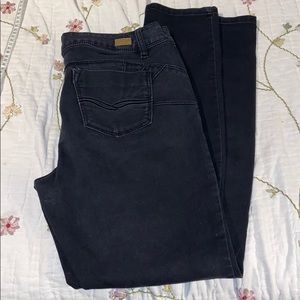 🙇‍♀️Miss poured in blue Black jeans